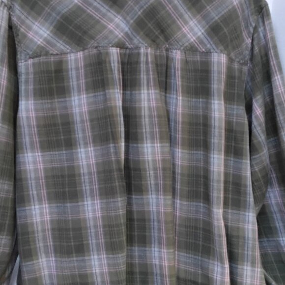 Rue + Ladies Gray Pink White Black Long Sleeve Plaid Button-Down Top - Picture 2 of 5